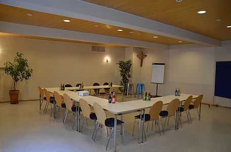 Praktischer Seminarraum mit Top-Ausstattung