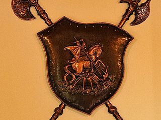 Wappen in der Inneneinrichtung der Burg Hanau. 