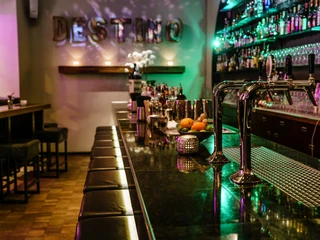 Frankfurt Destino Lounge Tresen und Barhocker
