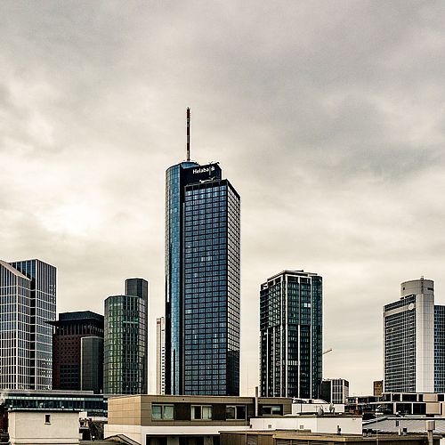 Ein Blick über die Skyline Frankfurts.
