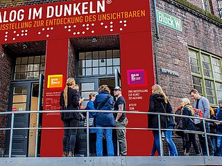 Herlich Willkommen im Dialoghaus Hamburg, eine einzigartige Eventlocation mitten in der Speicherstadt