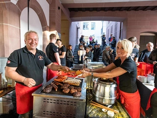 Die perfekte Location für Grillfreunde finden in dem Metzgerschmaus unter dem roten Haus statt