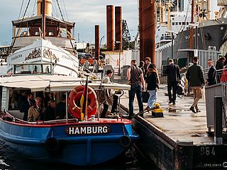 Die BLEICHEN liegt im Hamburger Hafen direkt am Bremer Kai
