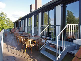 Terrasse mit Zugang zum Schwalbennest Restaurant Tietjens Hütte Osterholz-Scharmbeck