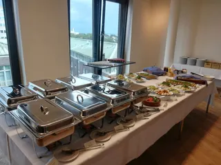 Im Main Deck des ecos office center bremen teerhof können Sie ein umfangreiches Catering buchen