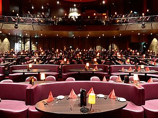 Die verschiedenen Ebenen des Theatersaals im GOP Varieté Theaters in Bremen