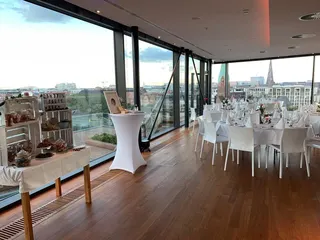 Hochzeit mit Blick auf die Hansestadt - im Fly Deck des ecos office center bremen teerhof