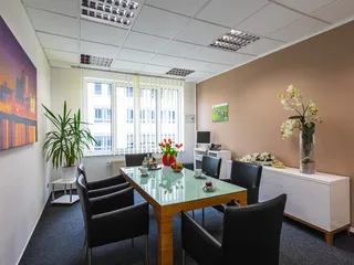 Im Besprechungsraum des ecos office center magdeburg in der Hegelstraße genießen Sie Wohlfühl-Ausstattung und Tageslicht