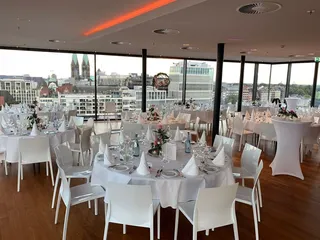 Festliche Bestuhlung im Fly Deck des ecos office center bremen teerhof 