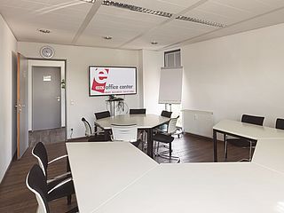 Der lichtdurchflutete Meetingraum im ecos office center Freiburg eignet sich hervorragend für erfolgreiche Zusammenarbeiten