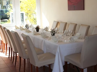 Bad Homburg Golfhaus Restaurant im Kurpark einladender Tisch