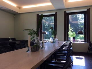 Canovas Salon bietet mit einem tollen Ausblick Platz für bis zu 60 Personen