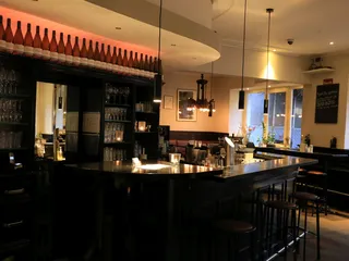 Im LaSall in Hannover kann man schöne Abende mit Freunden und einem kühlen Getränk in der Hand genießen