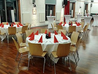 Runde Tische Roter Salon Bremen