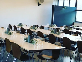 Zeitlos und stilvoll tagen, coachen oder diskutieren im KETAOneo in Frankfurt 