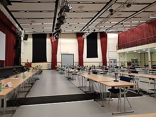 Konferenzen oder Tagungen können aufgrund der großen Gesamtfläche der Stadthalle in Osterholz-Scharmbeck weiterhin stattfinden