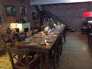 Zu Tisch im Die Schmidt