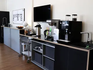 Großes Kaffeeangebot in der Arena des Fruchthof Campus in Hamburg