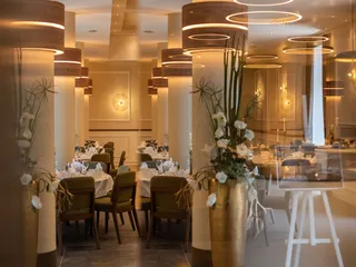 Genießen Sie die exklusive, aber gemütliche Atmosphäre im Festsaal des Hotel Haberkamp in Achim-Uphusen bei Bremen