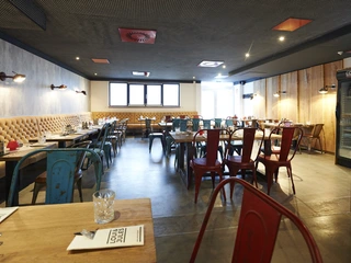 Viel Platz zum schlemmen & quatschen, Loui & Jules GrillBAR in Bremen