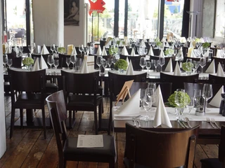 Tischreihen Restaurant Port Bremen
