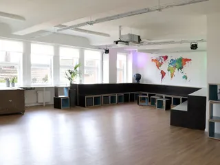 Freundliche große Arena im Fruchthof Campus im wunderschönen Hamburg
