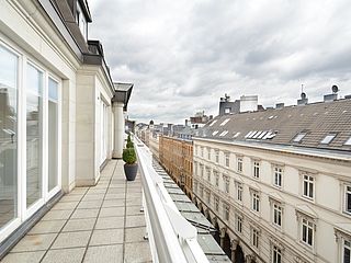 Genießen Sie die unglaubliche Aussicht über die Dächer von Hamburg vom Alsterblick im Ecos Office Center Hamburg