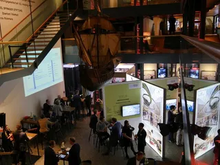Messe im Foyer des Kaispeicher B in Hamburg
