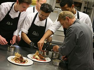 Das Kochteam des Restaurant Pades in Verden zaubert gemeinsam hervorragendes Essen 