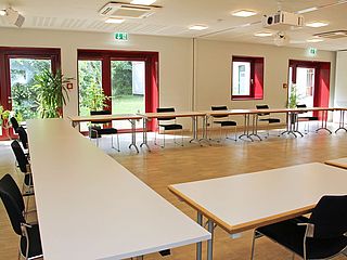 Frische Luft und Mindestabstand bei Ihrem Seminar bekommen Sie im Tagungsraum R1 des Gut Karlshöhe in Hamburg