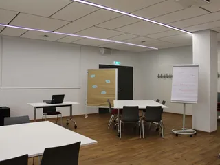 Gestaltungsmöglichkeiten für Ihr Seminar gibt es beim Raum Hafen des Martinsclub Vegesack jede Menge