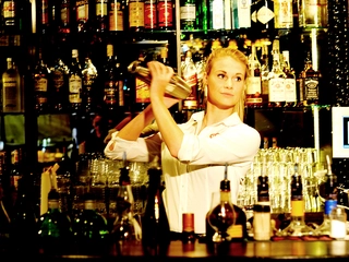 Cocktails an der Bar ADIAMO Dance Club GOP Varieté Theater Bremen
