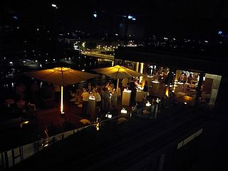 Die Terrasse des Bridge Deck im ecos office center bremen teerhof bei Nacht