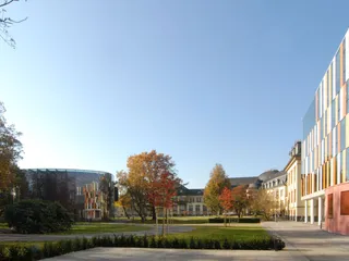 Der imposante Außenbereich der Bucerius Law School
