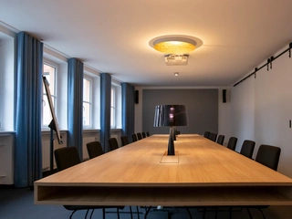 Die Conference Area in München ermöglicht durch ein angenehmes Klima und den natürlichen Lichteinfall die besten Voraussetzungen für ein erfolgreichen Teamworkshop