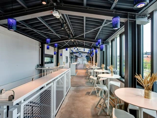 Die Werkbar des Kulturwerks bietet einen länglichen Raum für verschiedene Arten von Veranstaltungen ©Stadtpark Norderstedt GmbH
