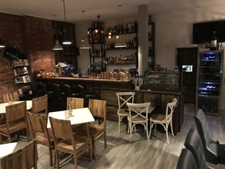Die Lichter des Mon Bonheur in Hannover geben dem Raum zu den unterschiedlichen Uhrzeiten die entsprechende Helligkeit 
