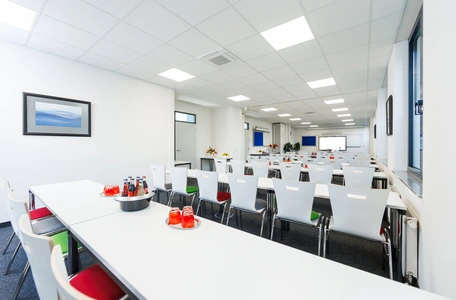 Großen Konferenz- und Seminarraum mieten zentral in München Großen Konferenz- und Seminarraum mieten zentral in München