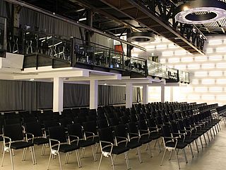 Mit einer Theaterbestuhlung finden besonders viele Gäste Platz im großen Saal des Kulturwerks ©Mehrzwecksäle Norderstedt GmbH