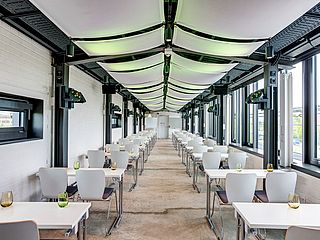 In der Werkbar des Kulturwerks können die Tische so gestellt werden, wie Sie es wünschen. Ausleuchtung und Ausstattung können ebenfalls angepasst werden ©Stadtpark Norderstedt GmbH