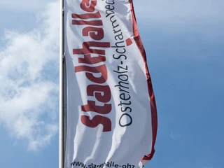 OHZ Stadthalle Fahne mit Logo