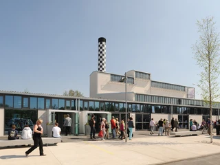 Gäste strömen zum Kulturwerk im Stadtpark, wo sich tolle Mehrzwecksäle befinden ©Mehrzwecksäle Norderstedt GmbH