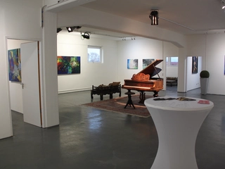 Die großzügige Galerie in der alten Tabakfabrik in Mannheim bietet Raum für Musik und Kunst