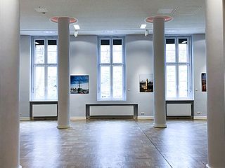 Lichtdurchlutet, großzügig und elegant bietet der grosse Saal des Georgie in Hamburg wunderschönen Raum für Ihr Event