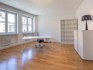 Im Büro 28m² der FOX LOUNGES in München finden Sie ausreichend Platz, um effektiv arbeiten zu können