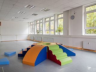 Kinderspielzeug Grauer Saal Tanzstudio BouncenBoogie Bremen