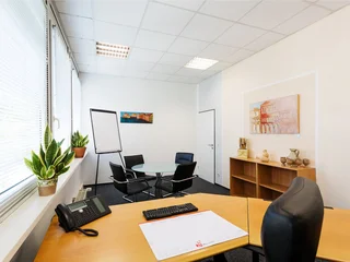 Ecos Bielefeld bietet in seinem Raum Venedig ein voll ausgestattetes Tagesbüro mit Konferenztisch für konspirative Treffen