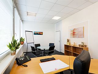 Ecos Bielefeld bietet in seinem Raum Venedig ein voll ausgestattetes Tagesbüro mit Konferenztisch für konspirative Treffen