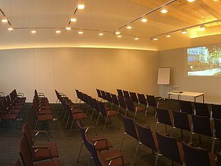 Der Seminarraum Rethe ist mit moderner Konferenztechnik ausgestattet, so können Sie Ihre Präsentation, Ihre Vortrag oder Ihre Tagung multimedial umsetzen 