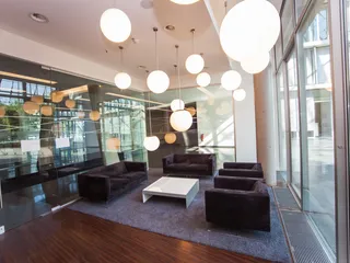 gemütliche Lounge im Eingangsbereich im BBCC - Berliner Bogen Conference Center Hamburg 